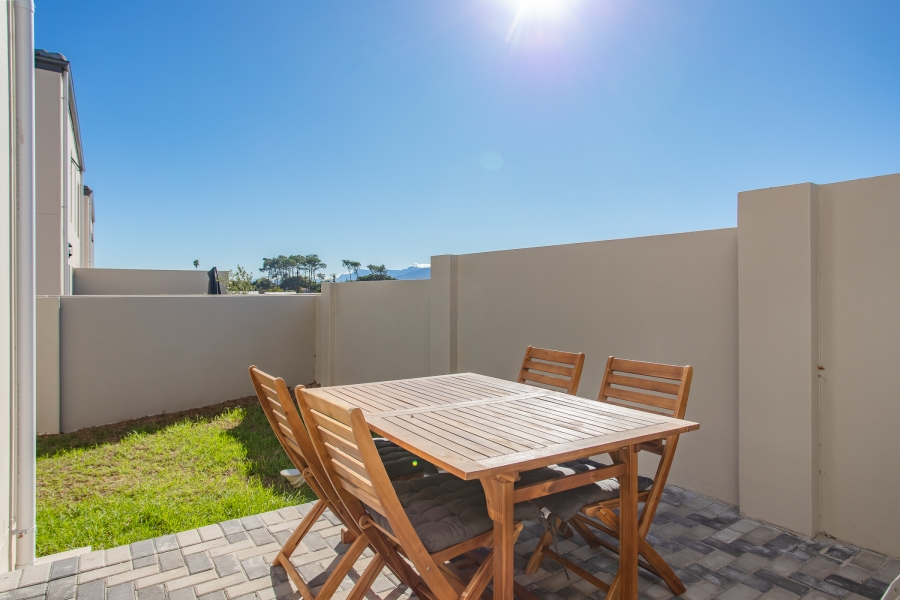 To Let 3 Bedroom Property for Rent in Honeydew Country Estate Western Cape